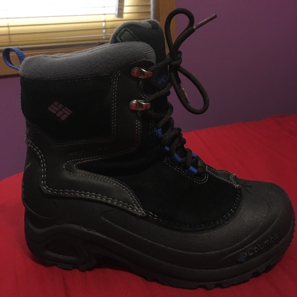Boys Columbia winter boots size 4