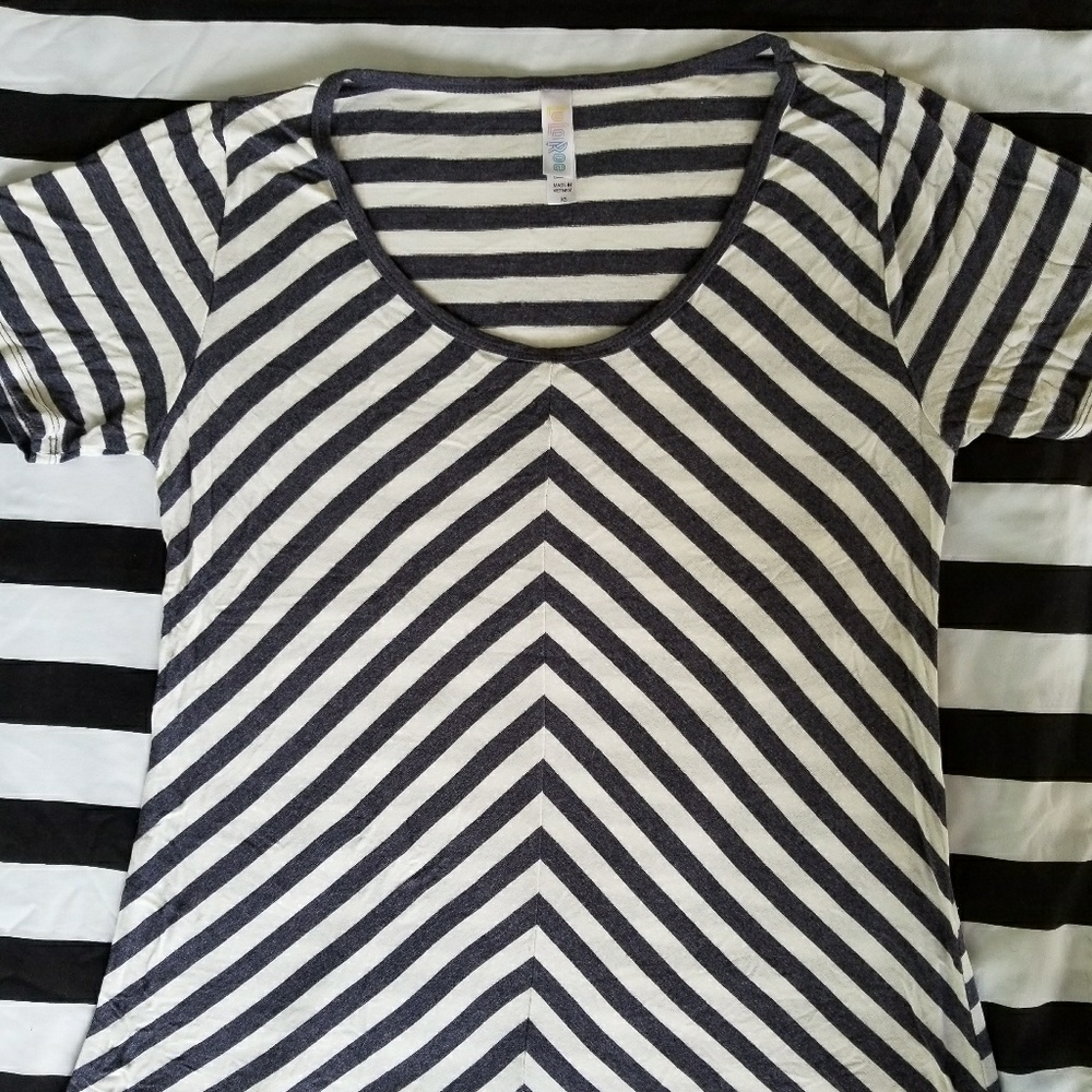 Lularoe Small Classic t-shirt