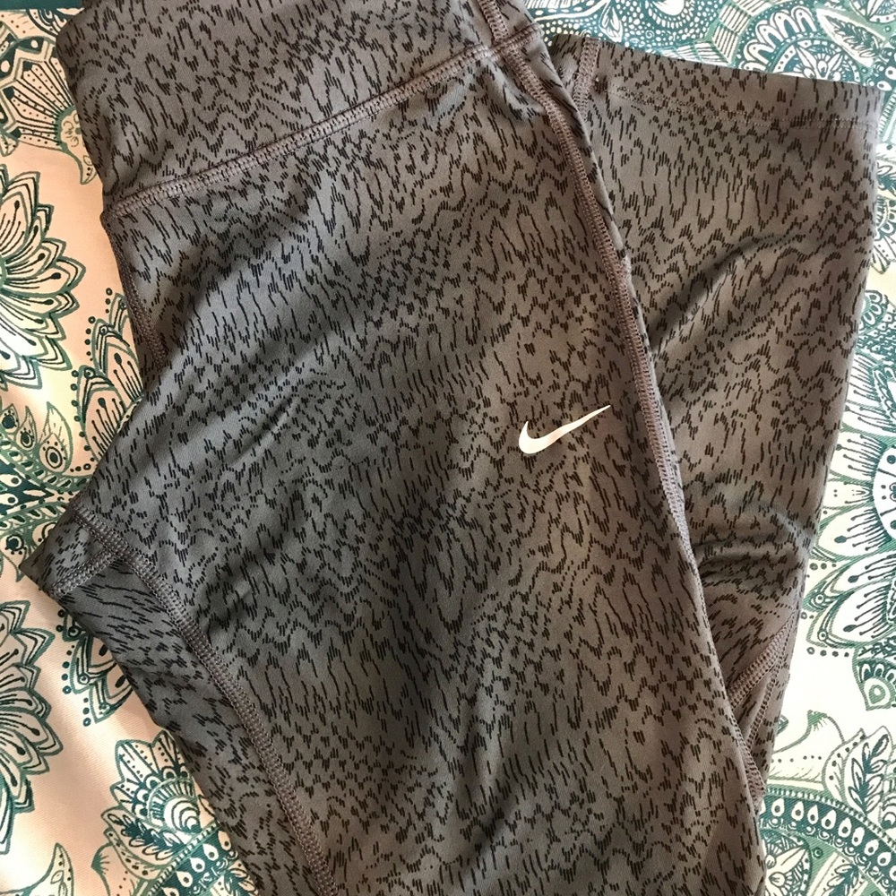 Nike cropped pants