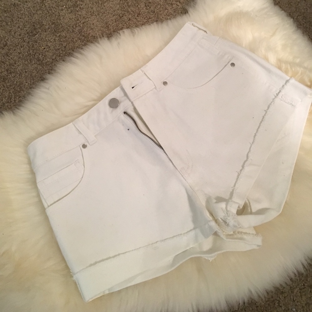 Kendall & Kylie white cutoff shorts NWT
