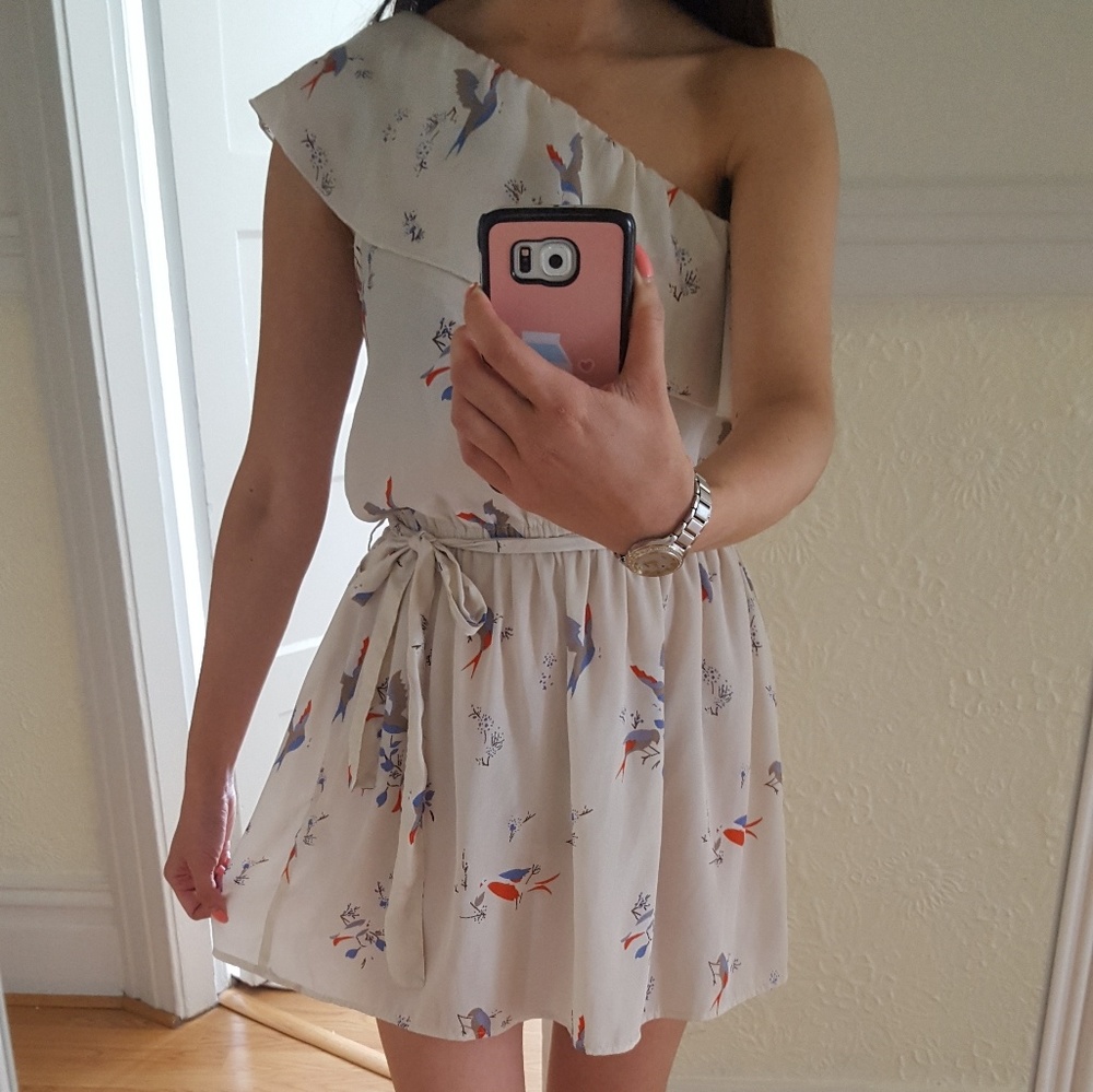 One-shoulder ruffle print dress