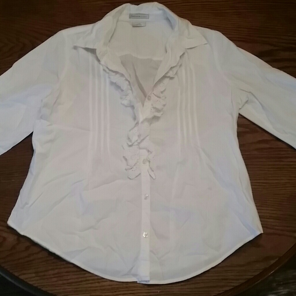 🌹 3 FOR $5 🌹 White Blouse