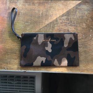 Michael Kors Wristlet /negotiable