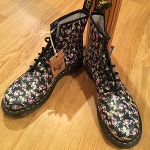 New Flower Dr. Martens Size 9