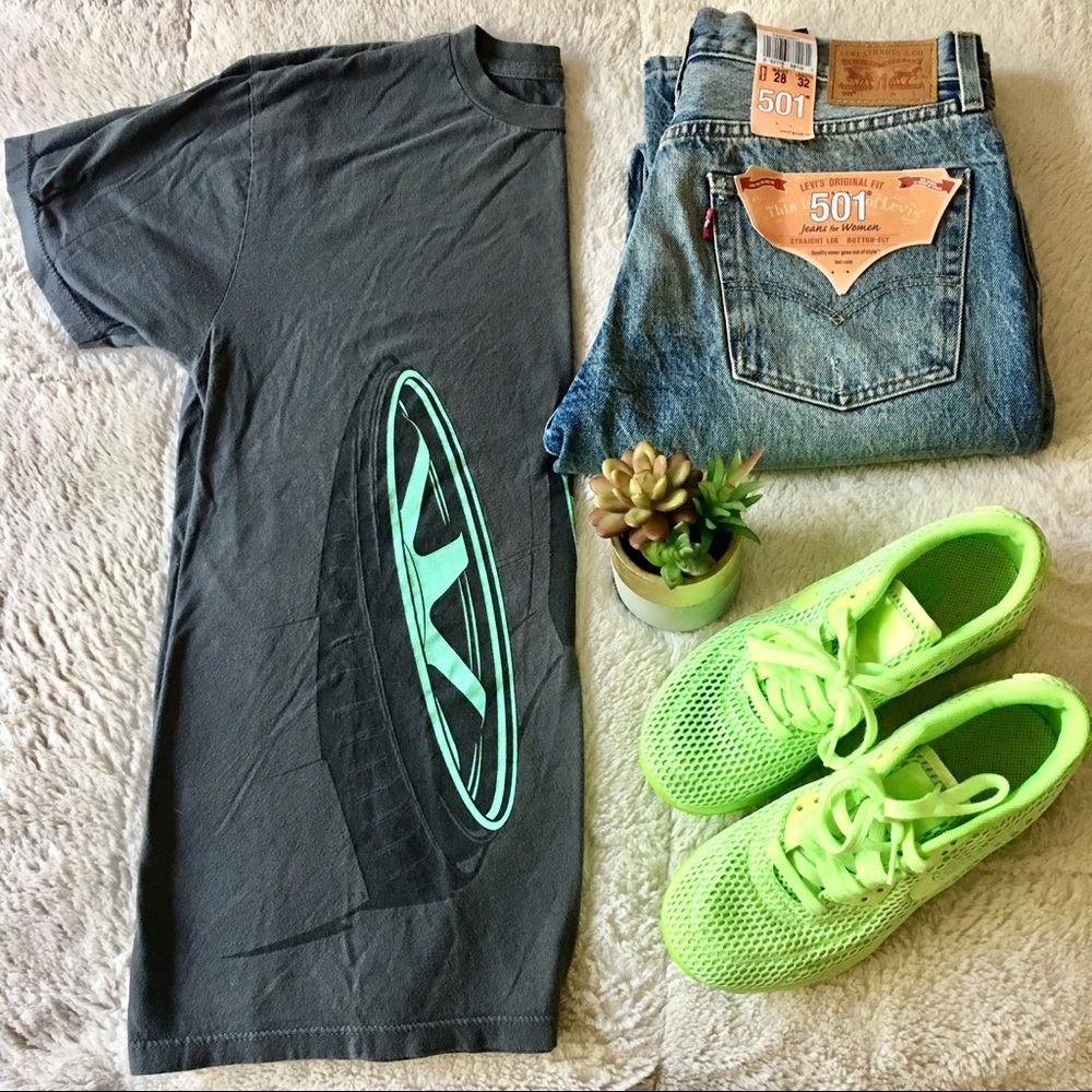 *BEST OFFER TAKES IT*Car Enthusiast Tshirt