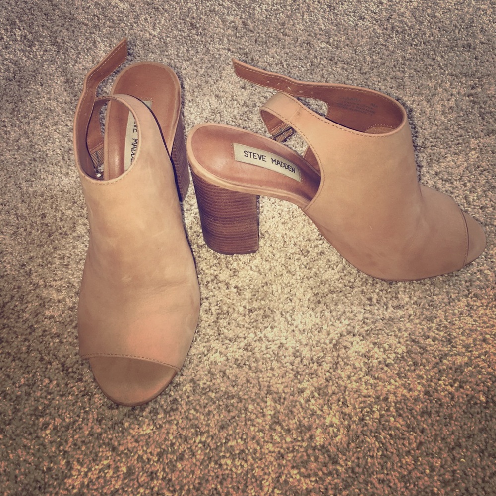 Cute tan Steve Madden sling back mules!