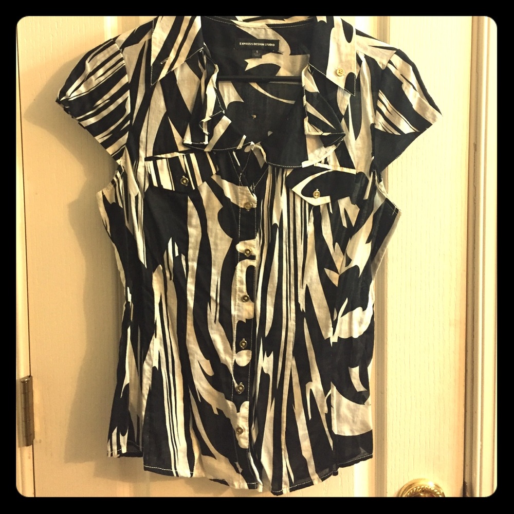 Express top. Size Small. 2 items for $10.