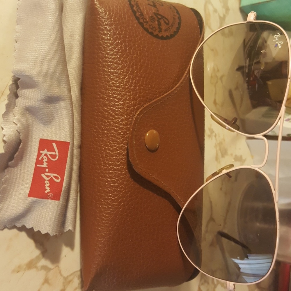 Rayban Aviators. Pink frame