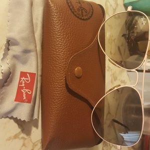 Rayban Aviators. Pink frame