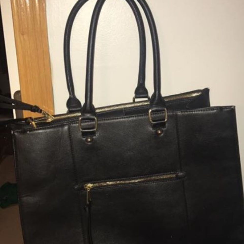 Black purse!! Same day shipping!