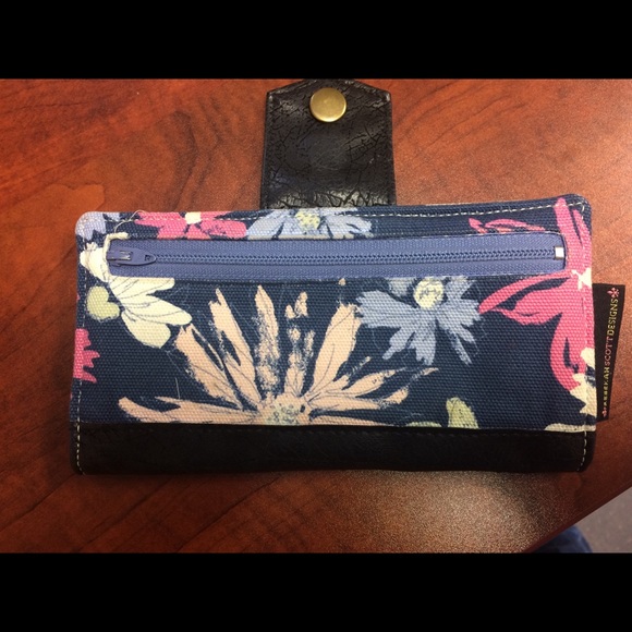 Rebekah Scott Design Wallet!! - Picture 3 of 3