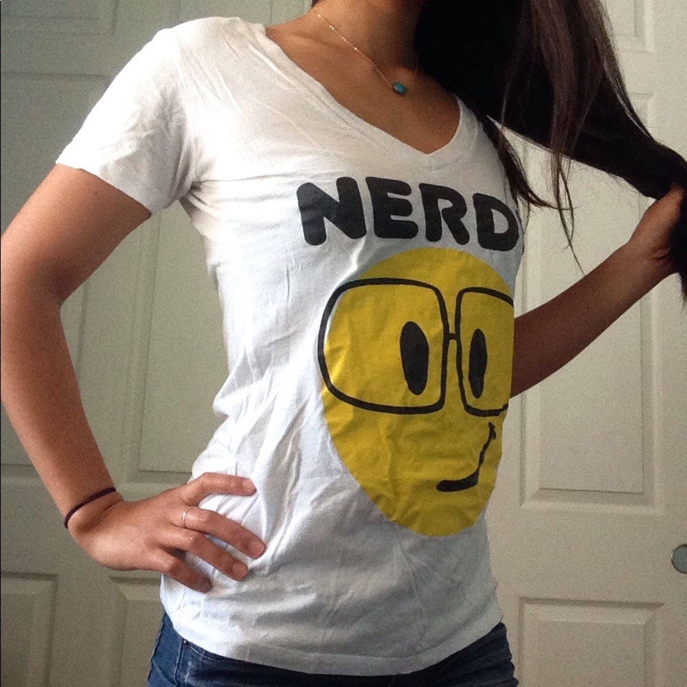 NERDY graphic white V-neck tee