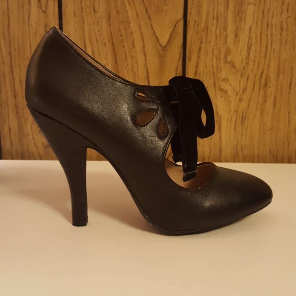 Black Vintage Style Pumps