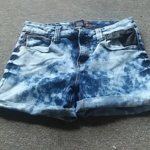 Cute Acid Wash Jean Shorts w/ leather pocket