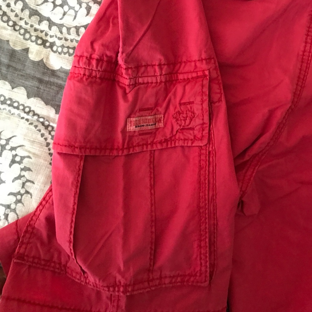 Red shorts - Picture 2 of 5