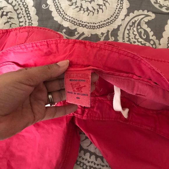 Red shorts - Picture 4 of 5