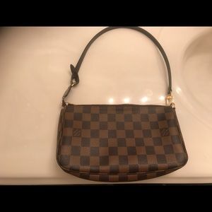 💯Auth Louis Vuitton  New Model pouchette