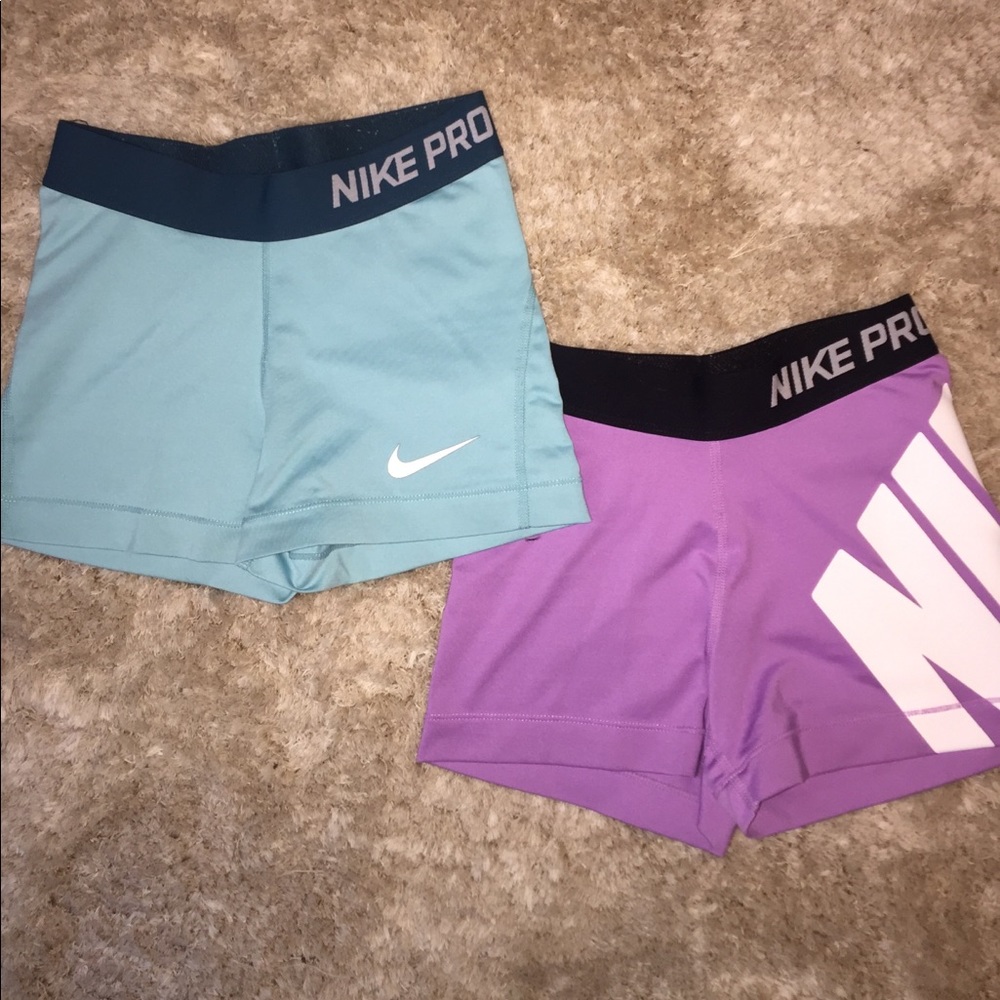 A Light purple and A blue pair of Nike pros!💙💜