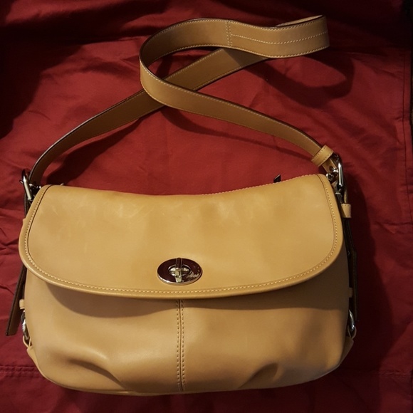 Coach Handbags - EUC .Beautiful Coach Leather Flap Duffle.