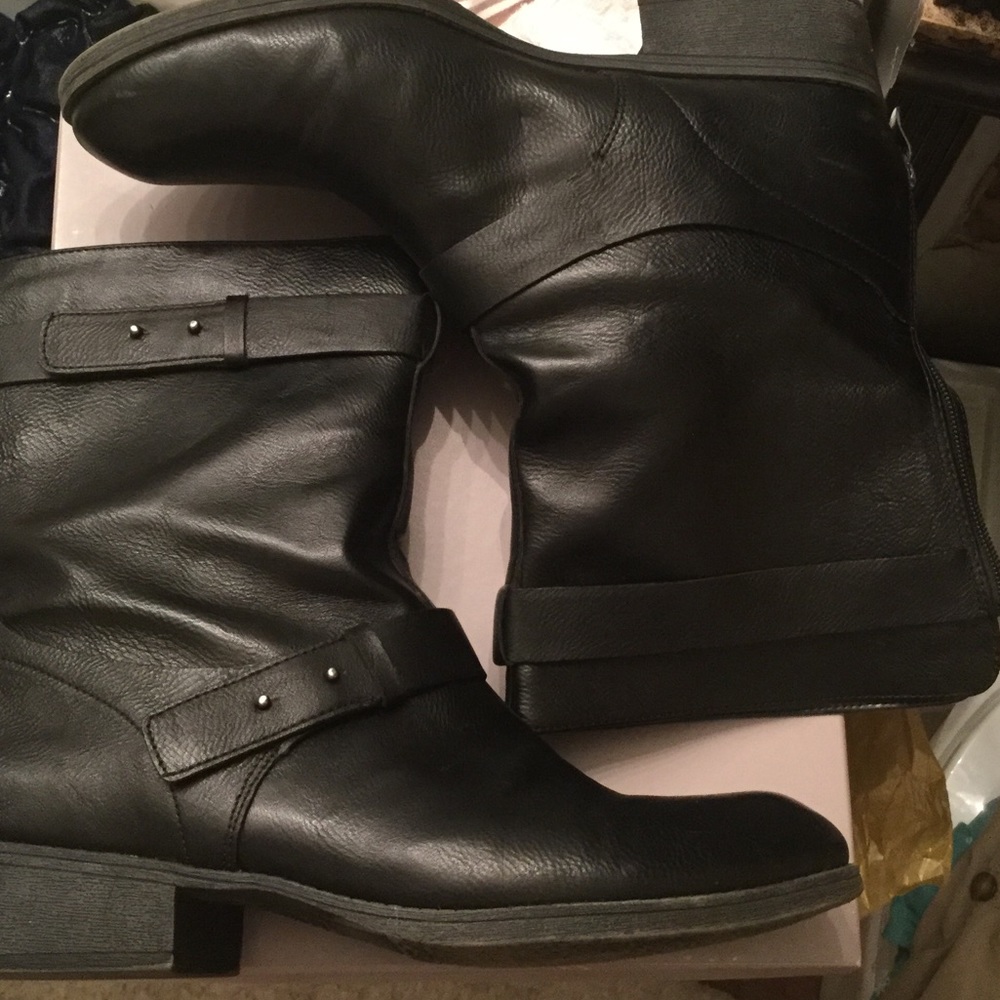 LOFT Boots sz.10M TRADE WELCOME👋