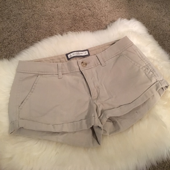 Abercrombie and Fitch khaki shorts - Picture 1 of 2