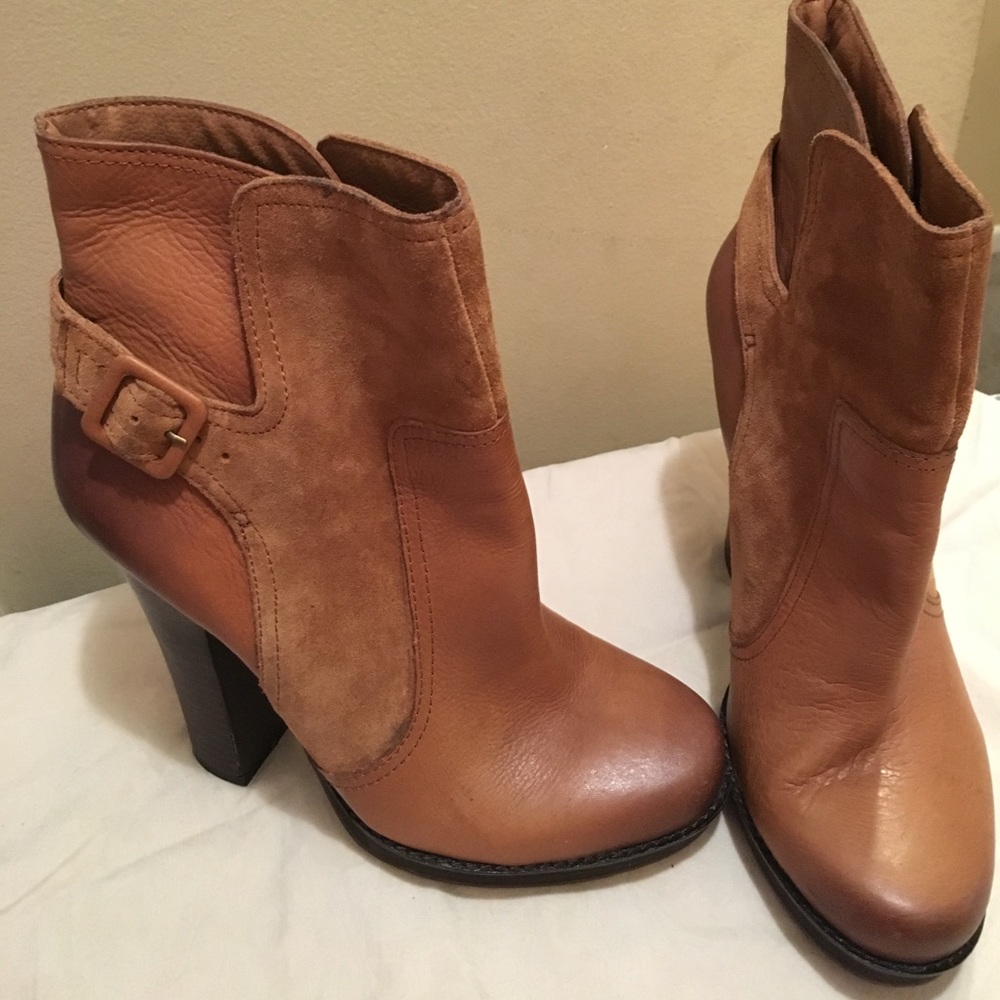 Jessica Simpson boots tan in color leather/suede.
