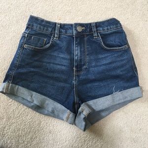 High wastes jean shorts