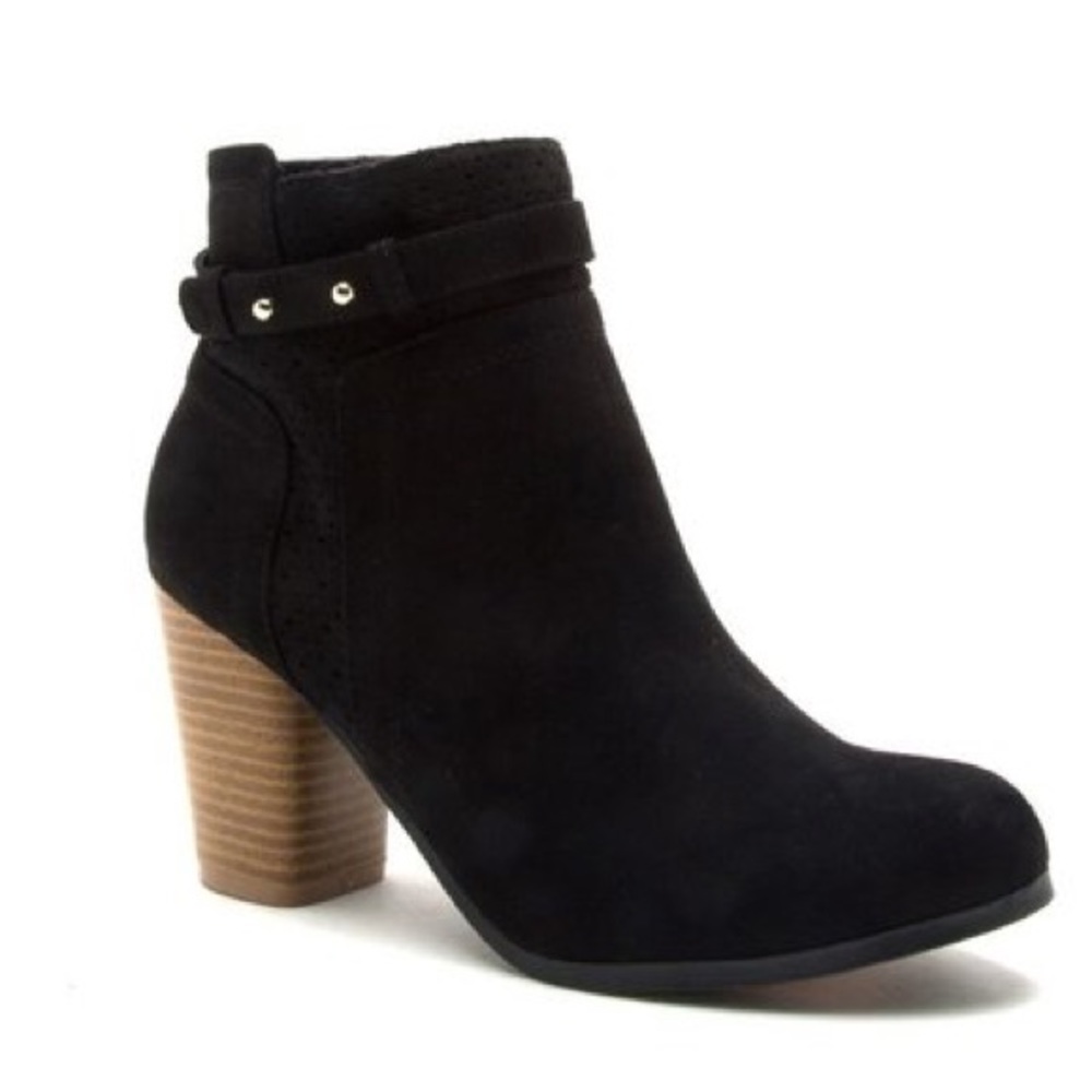 🆕✨LAST size 9✨Perforated Ankle Booties - Picture 2 of 8