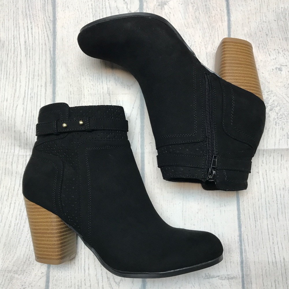 🆕✨LAST size 9✨Perforated Ankle Booties - Picture 6 of 8
