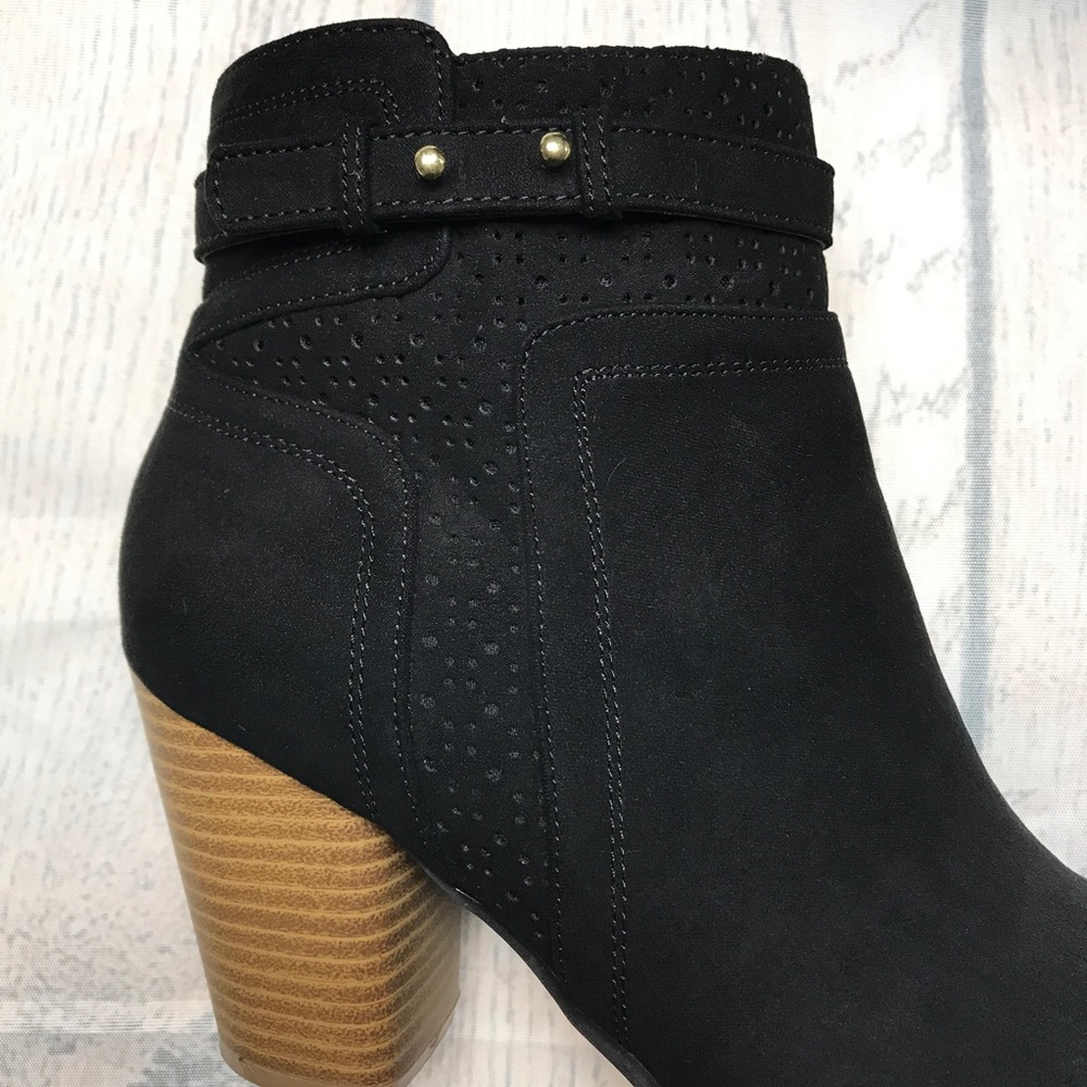 🆕✨LAST size 9✨Perforated Ankle Booties - Picture 7 of 8
