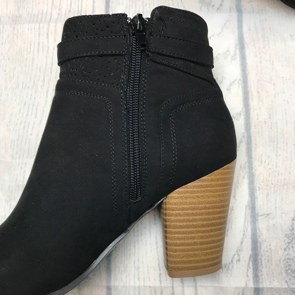 🆕✨LAST size 9✨Perforated Ankle Booties - Picture 8 of 8