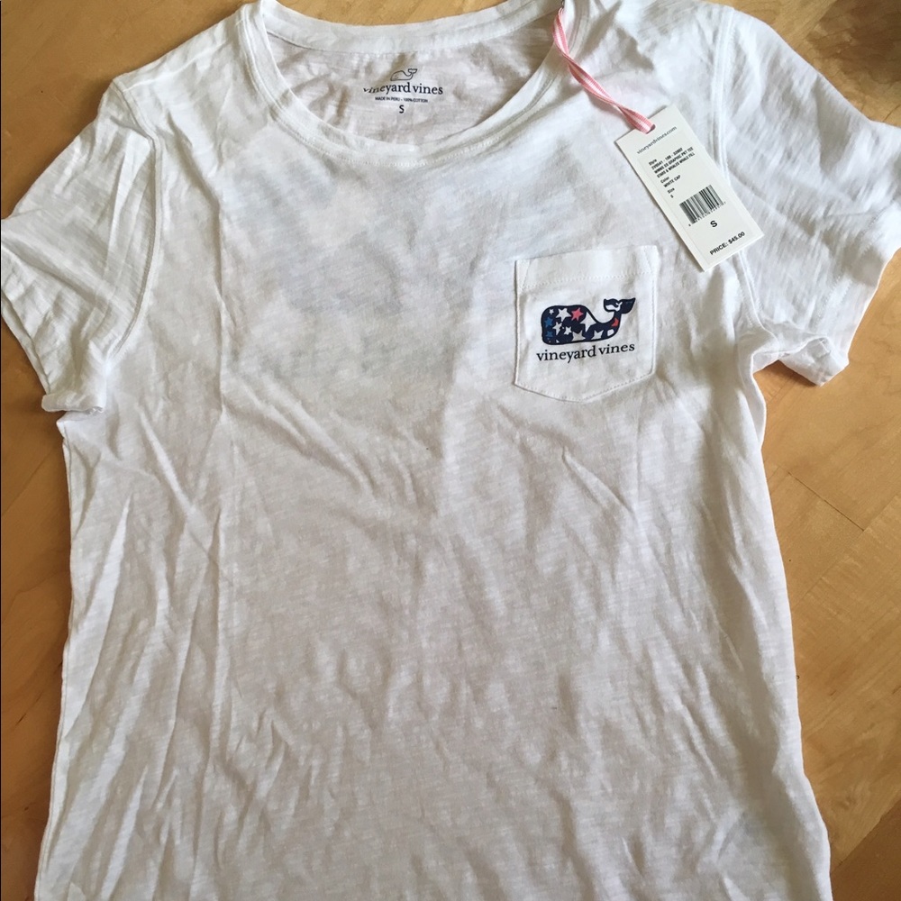 Vineyard vines graphic whale tee