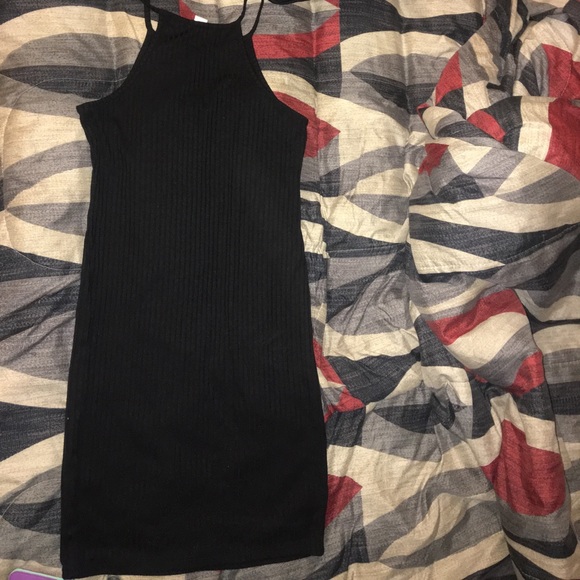 Halter dress - Picture 2 of 3