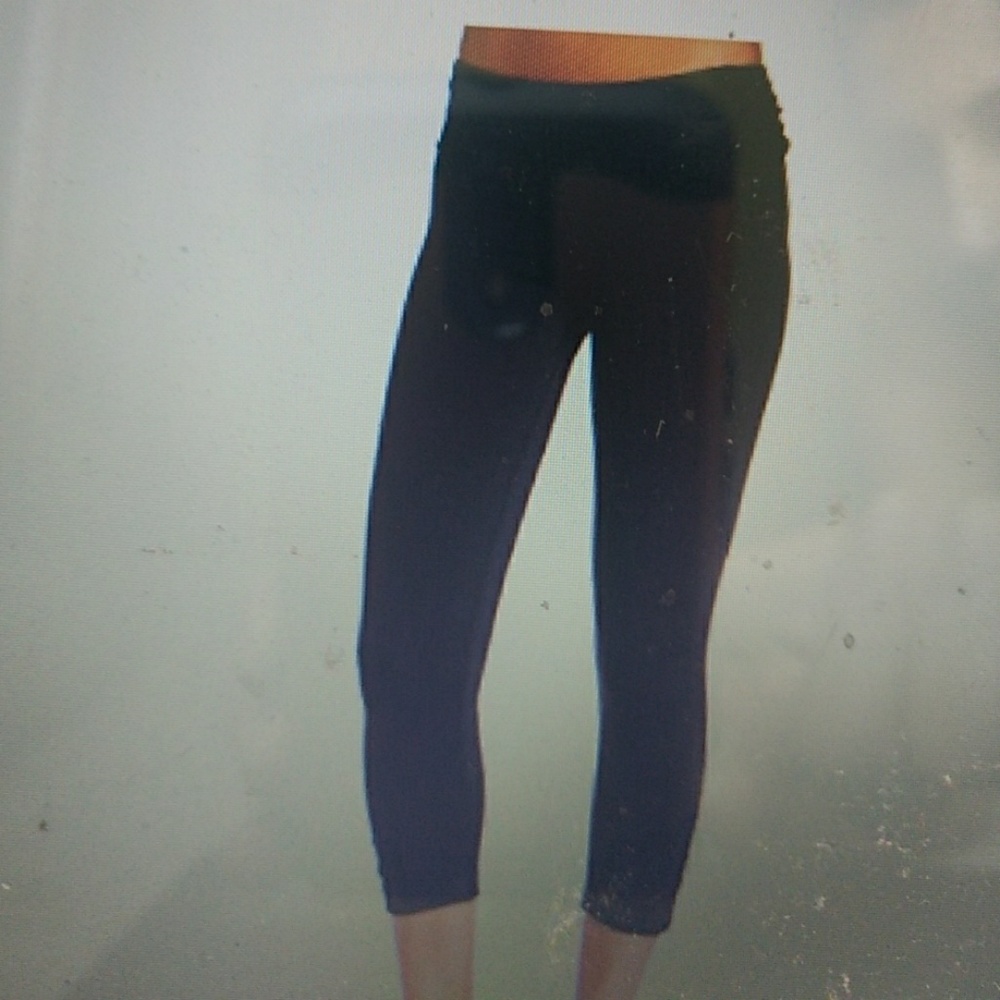 NWT Zobha ruched capri size 4