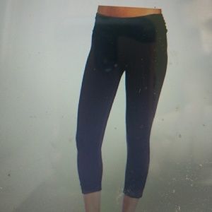 NWT Zobha ruched capri size 4