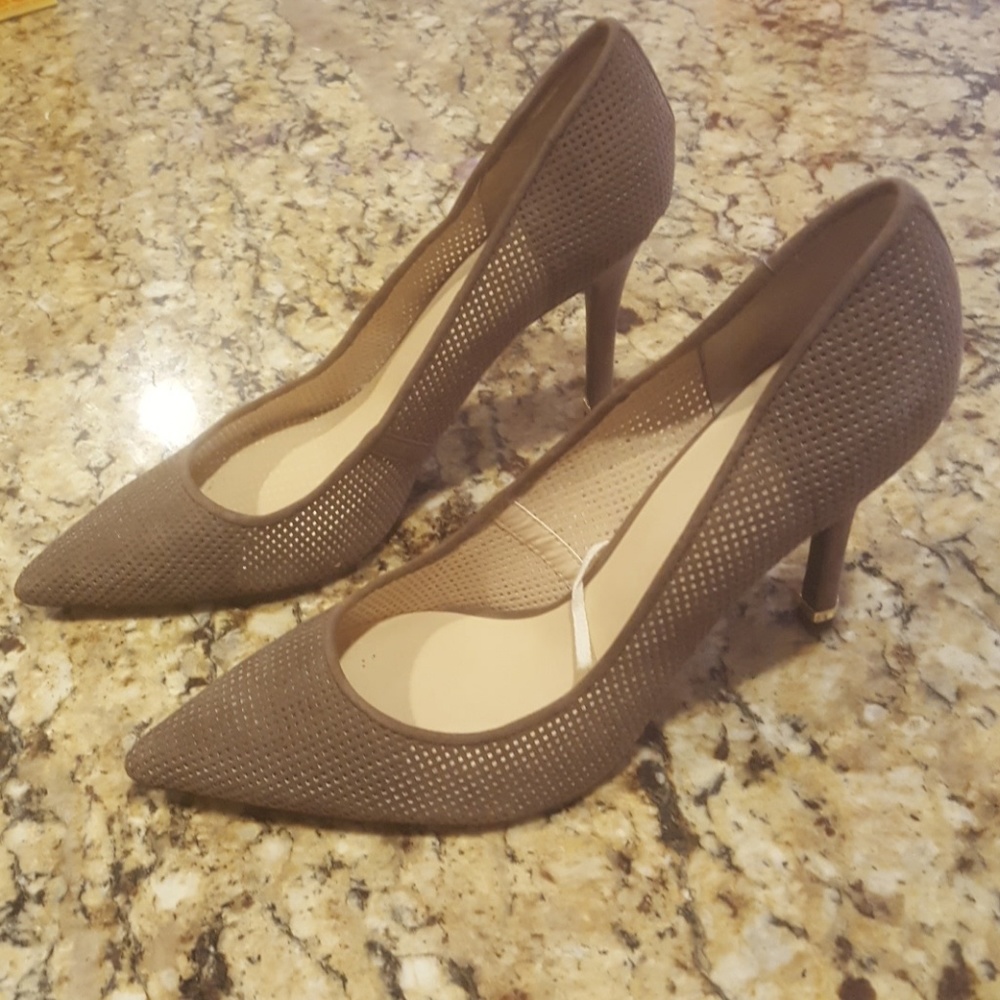 Guess Taupe Pumps REDUCED FINAL!