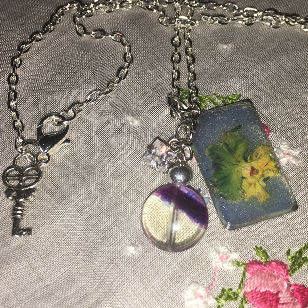 Postcards & Pansies 🍃