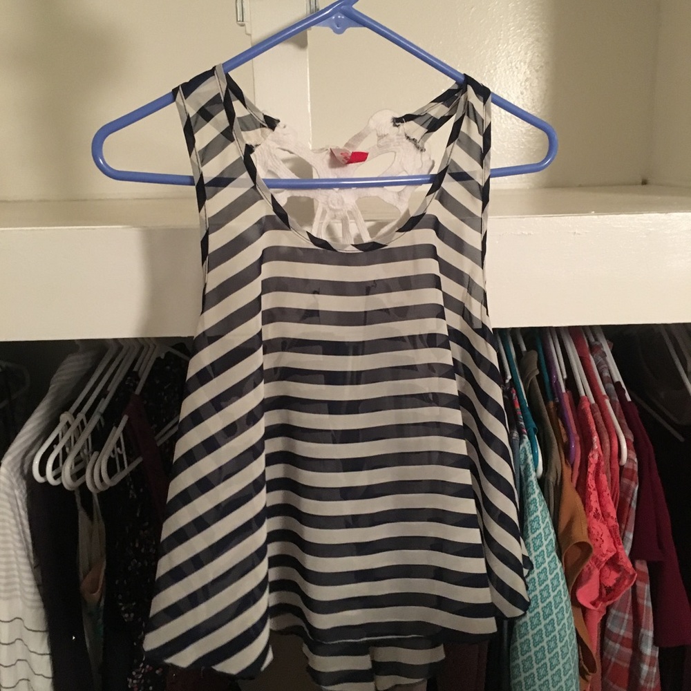 Vinace crop top , open back