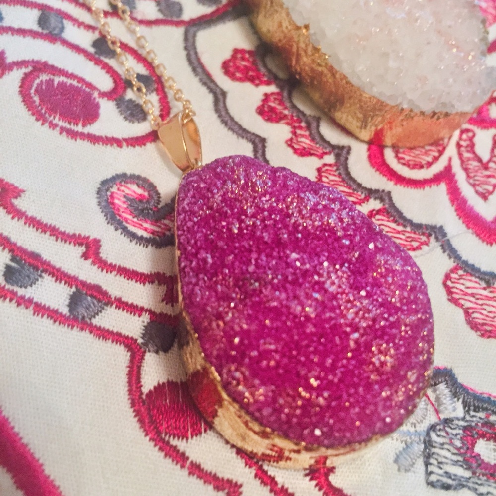 Geode Necklaces ๐๐ฎ - Picture 3 of 6