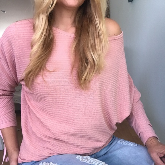 Lovely More Shoulder Sweater 🌸1 Left Sale - Picture 2 of 6