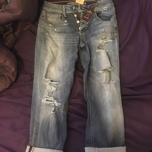 Distressed tomgirl jeans