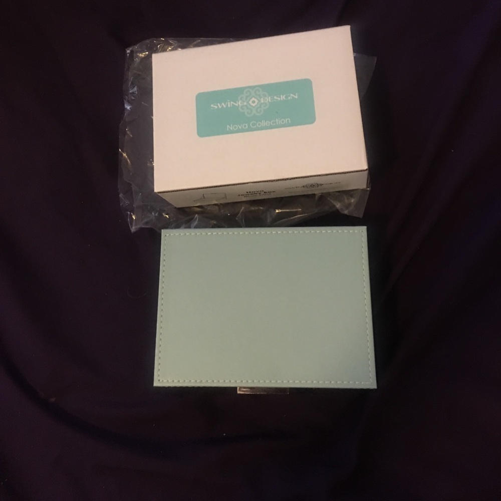 Jewelry box