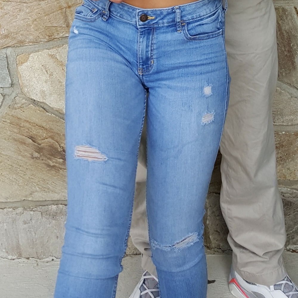 super comfy and cute Hollister ripped jeans