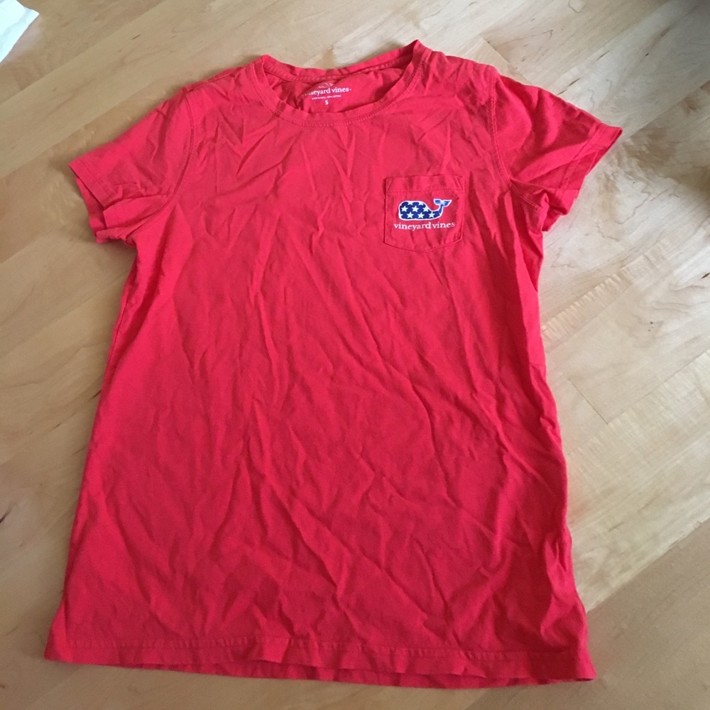 Vineyard vines graphic whale tee