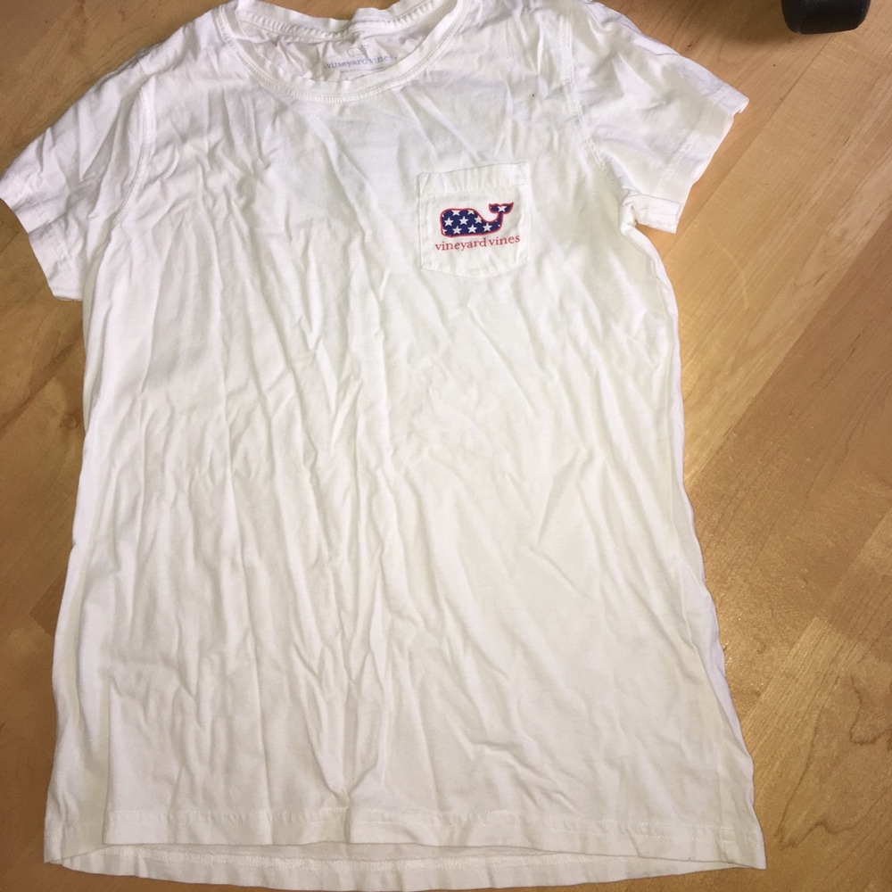 Vineyard vines graphic whale tee