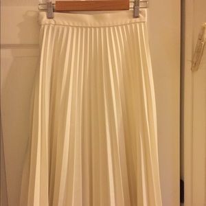 White midi pleated skirt size XS