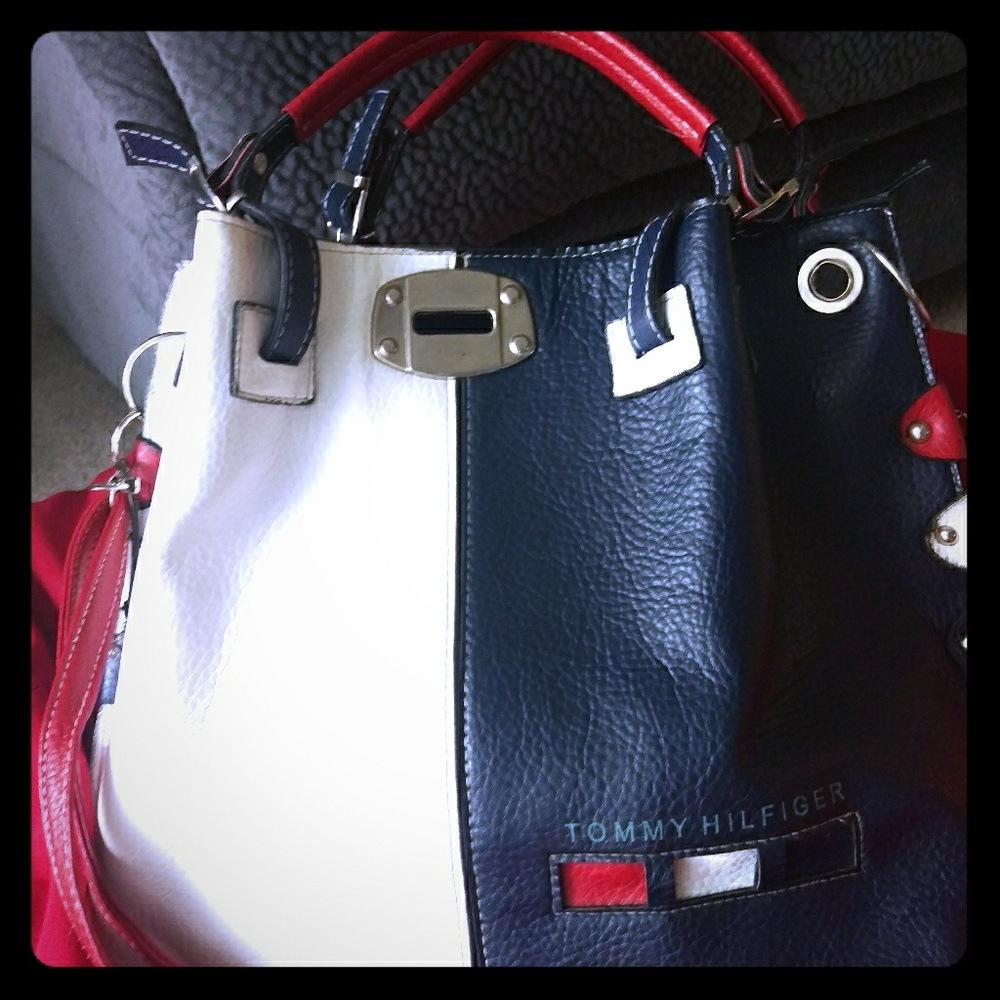 TOMMY HILFIGER BEAUTIFUL SHOULDER BAG