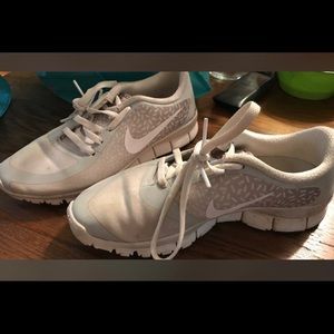 Women's size 7 white Nike 5.0