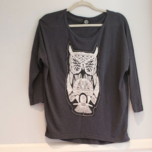 owl  design, quarter sleeves, gray sweater