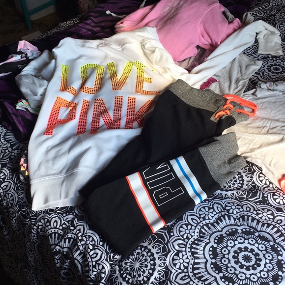Large vs pink leggings ONLY sold - Picture 1 of 3